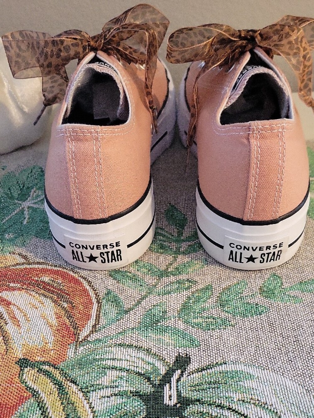 Converse Peach Low-Top Platform Sneakers with Leopard Laces NWOB - Picture 5 of 7